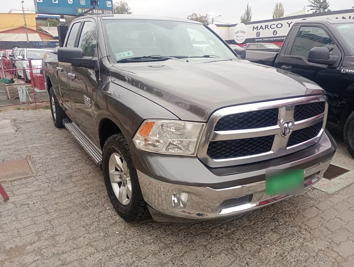 DODGE RAM 5.7 Crew Laramie 4x4 Hemi At año 2014