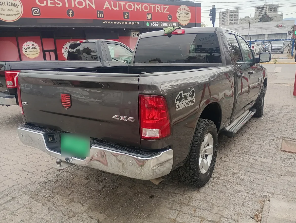 DODGE RAM 5.7 Crew Laramie 4x4 Hemi At año 2014