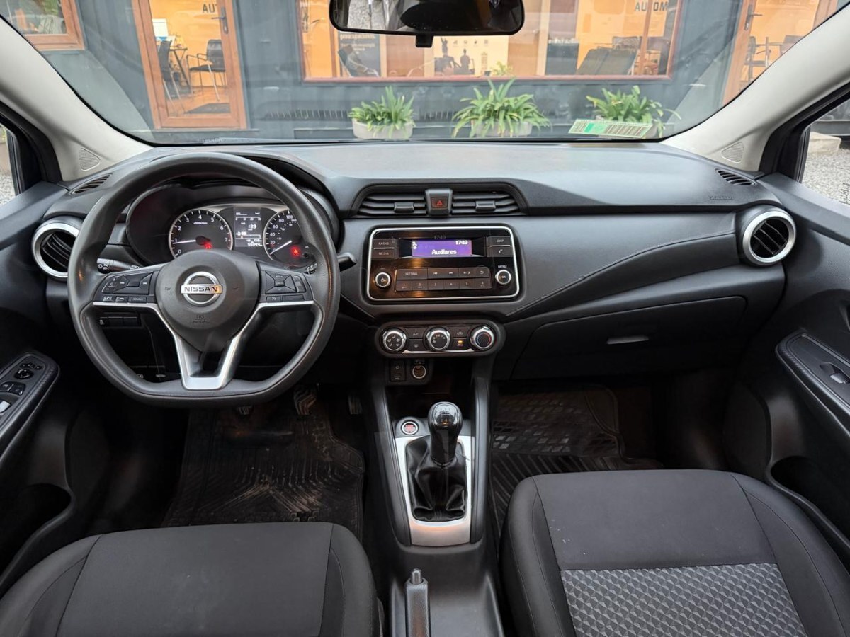 Nissan Versa Sense 1.6 Mt5 año 2022
