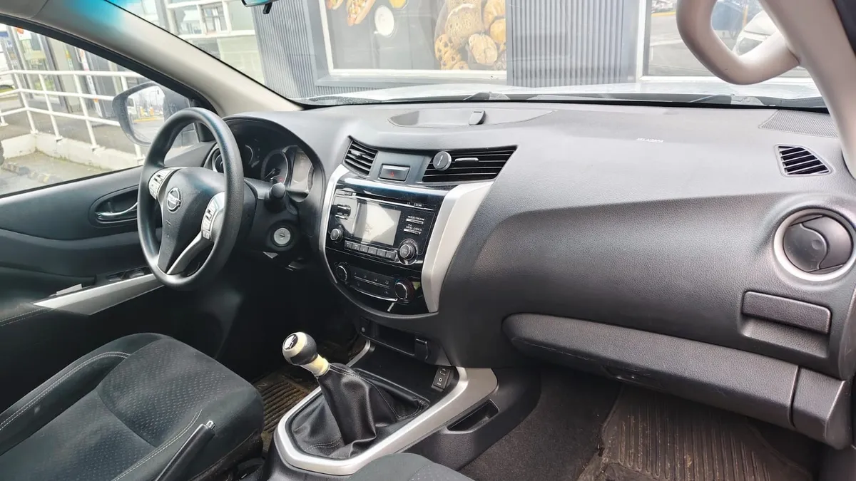 NISSAN NP300 2.3 Dsl Dc Se Mt 4wd año 2018