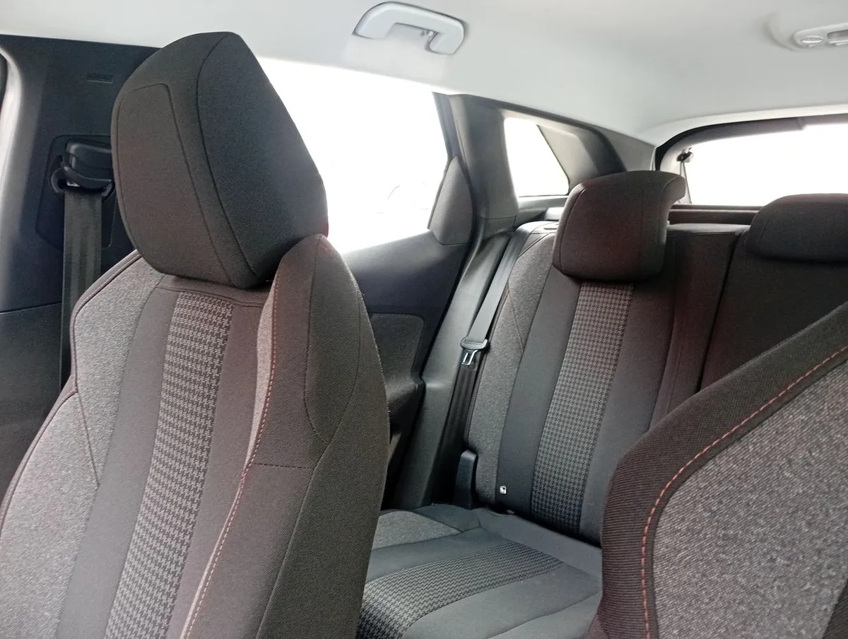 Peugeot 3008 1.2 Active Pack Puretech 4x2 130 Mt6 5p año 2022