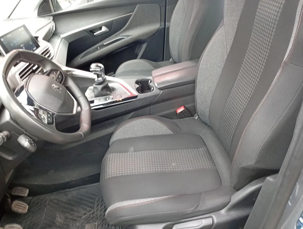Peugeot 3008 1.2 Active Pack Puretech 4x2 130 Mt6 5p año 2022