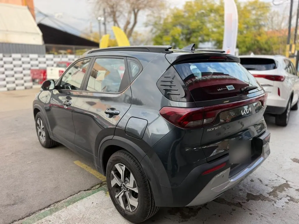 Kia Sonet 1.5 Ex 4x2 6mt 5p año 2023