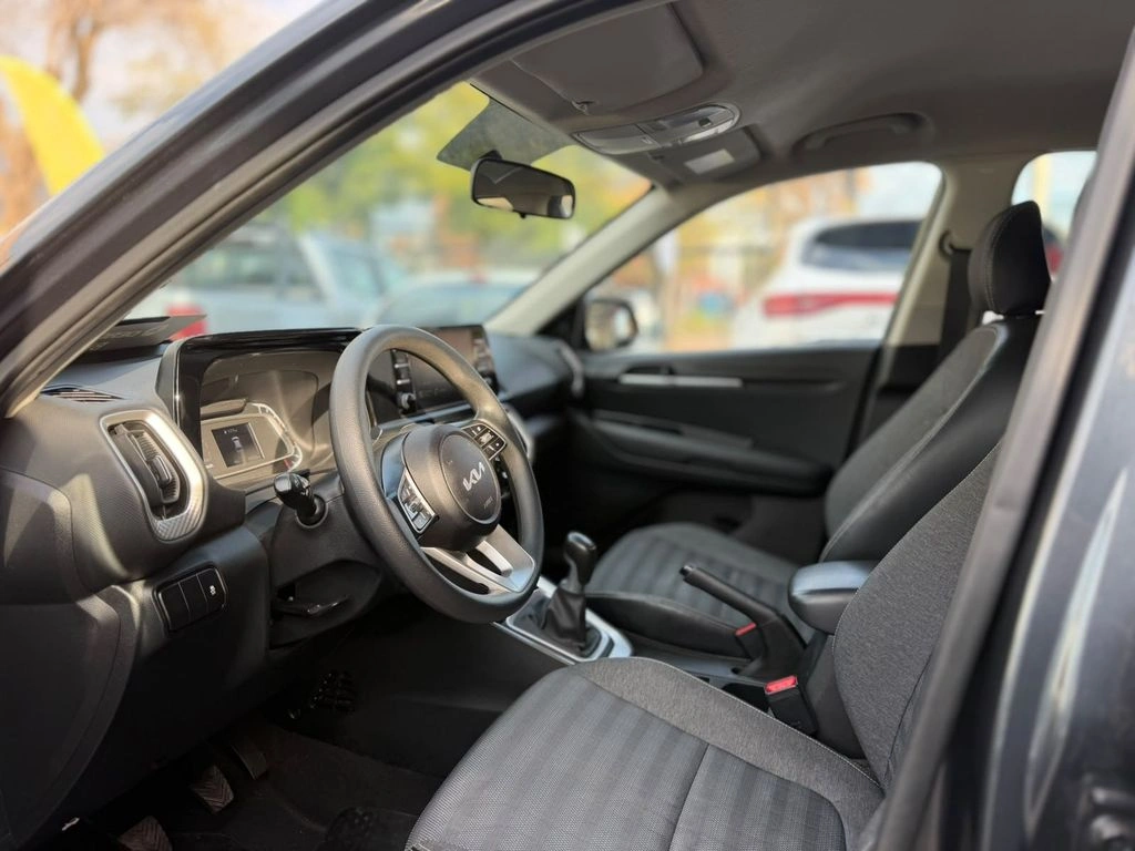 Kia Sonet 1.5 Ex 4x2 6mt 5p año 2023