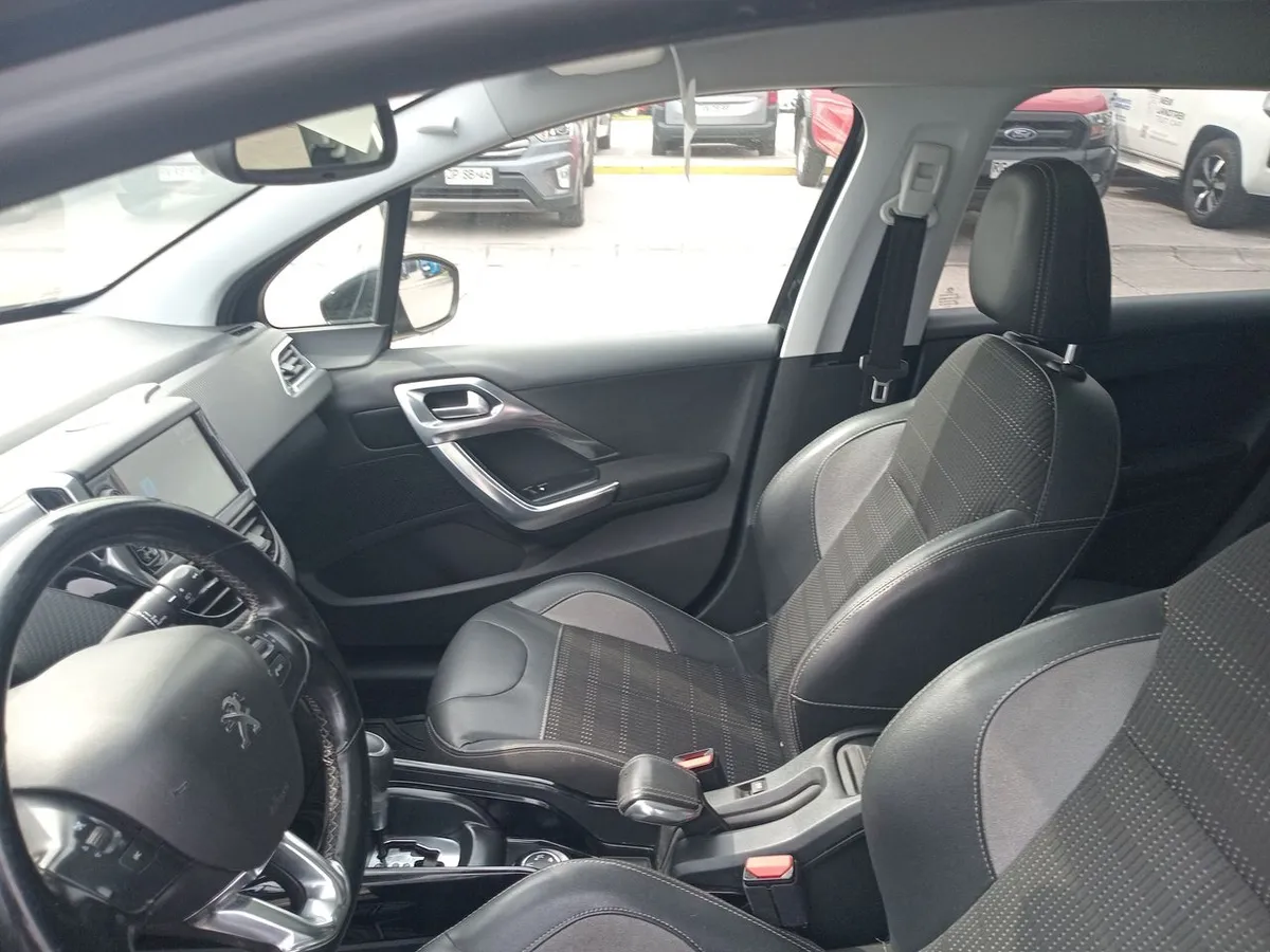 Peugeot 2008 1.5 Allure Bluehdi Diesel At 5p año 2019