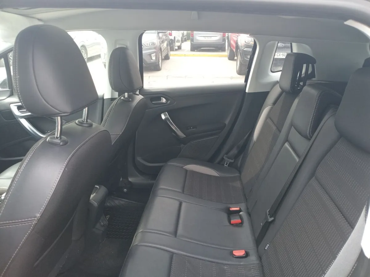 Peugeot 2008 1.5 Allure Bluehdi Diesel At 5p año 2019