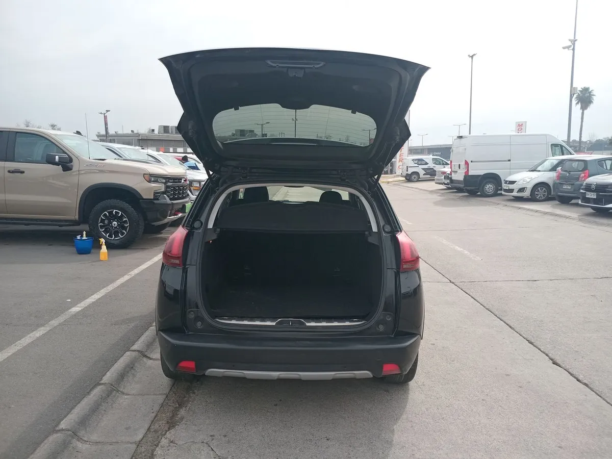 Peugeot 2008 1.5 Allure Bluehdi Diesel At 5p año 2019