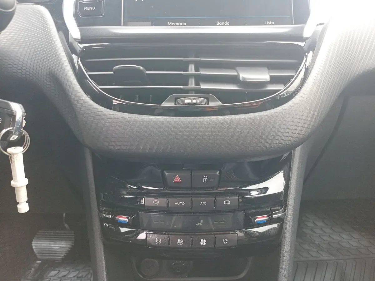 Peugeot 2008 1.5 Allure Bluehdi Diesel At 5p año 2019