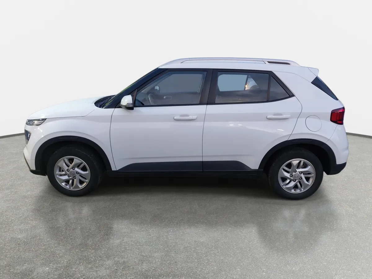 Hyundai Venue 1.6 Qx Plus 4x2 Mt 5p año 2023