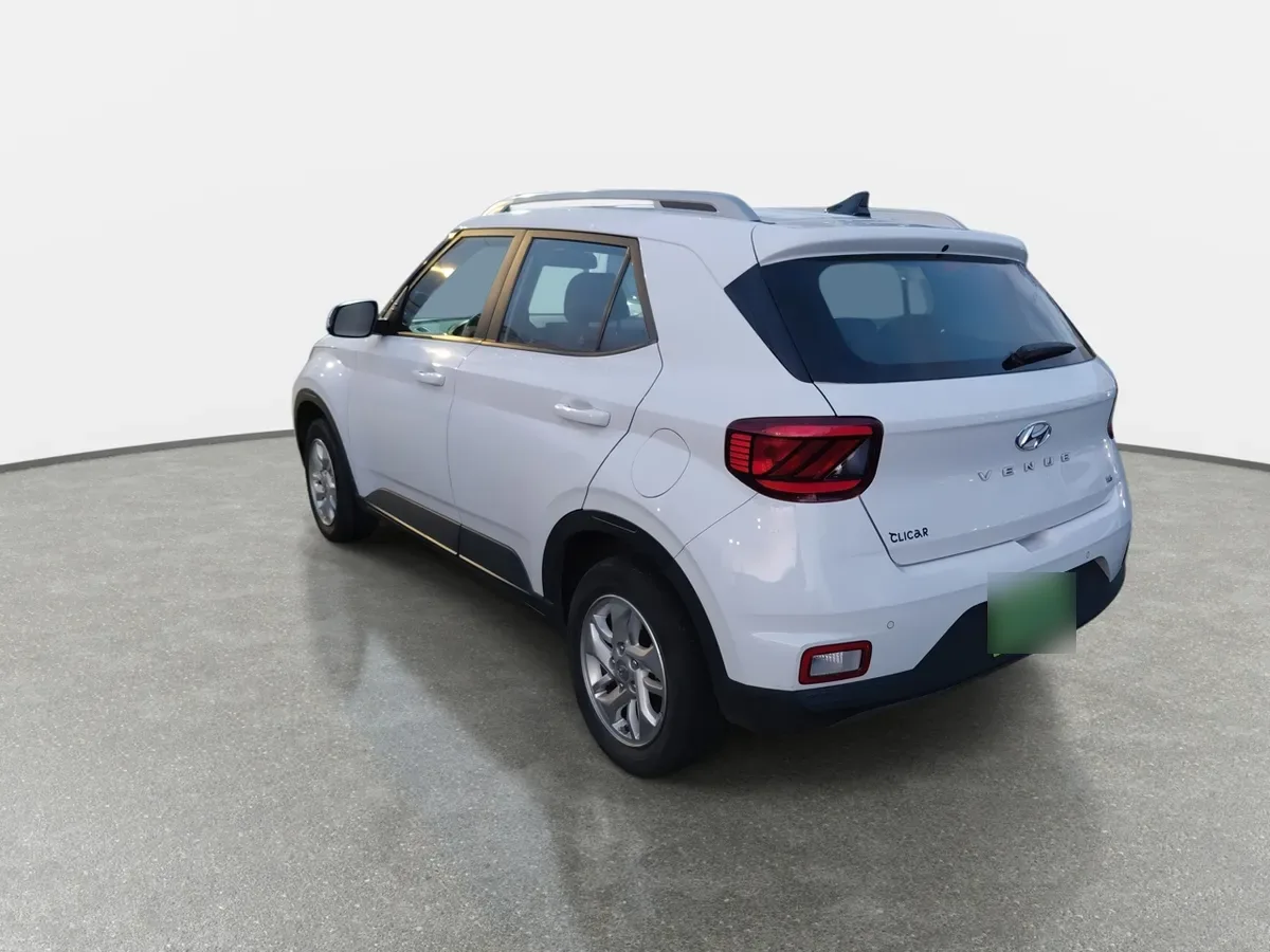 Hyundai Venue 1.6 Qx Plus 4x2 Mt 5p año 2023