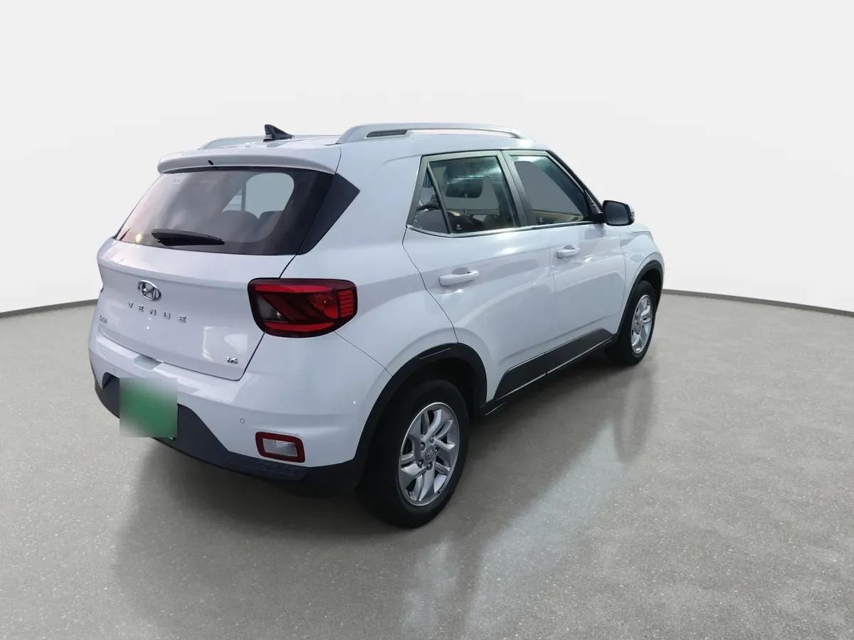 Hyundai Venue 1.6 Qx Plus 4x2 Mt 5p año 2023