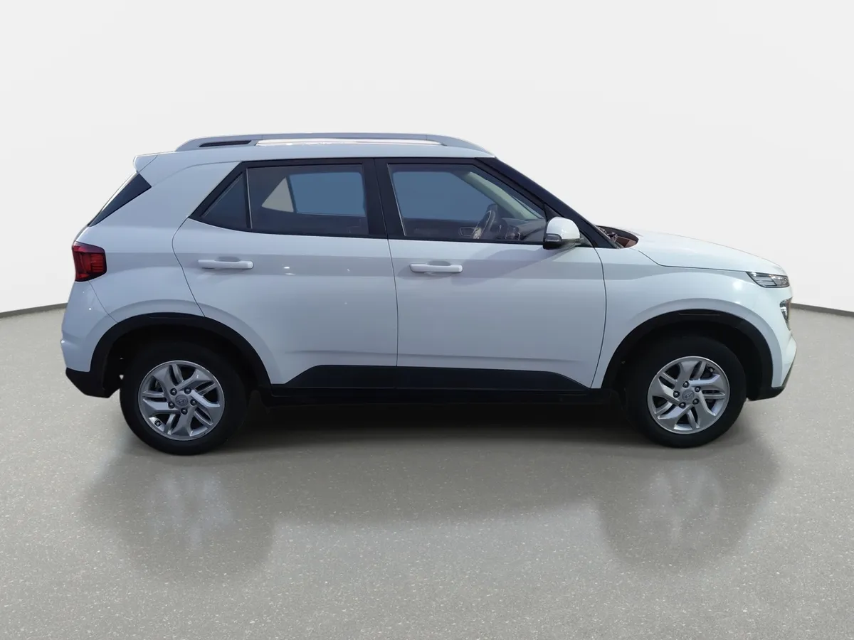 Hyundai Venue 1.6 Qx Plus 4x2 Mt 5p año 2023