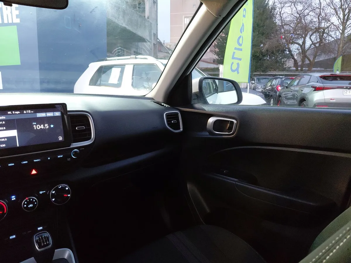 Hyundai Venue 1.6 Qx Plus 4x2 Mt 5p año 2023