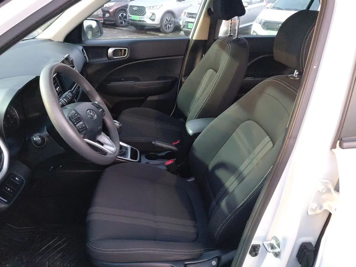 Hyundai Venue 1.6 Qx Plus 4x2 Mt 5p año 2023