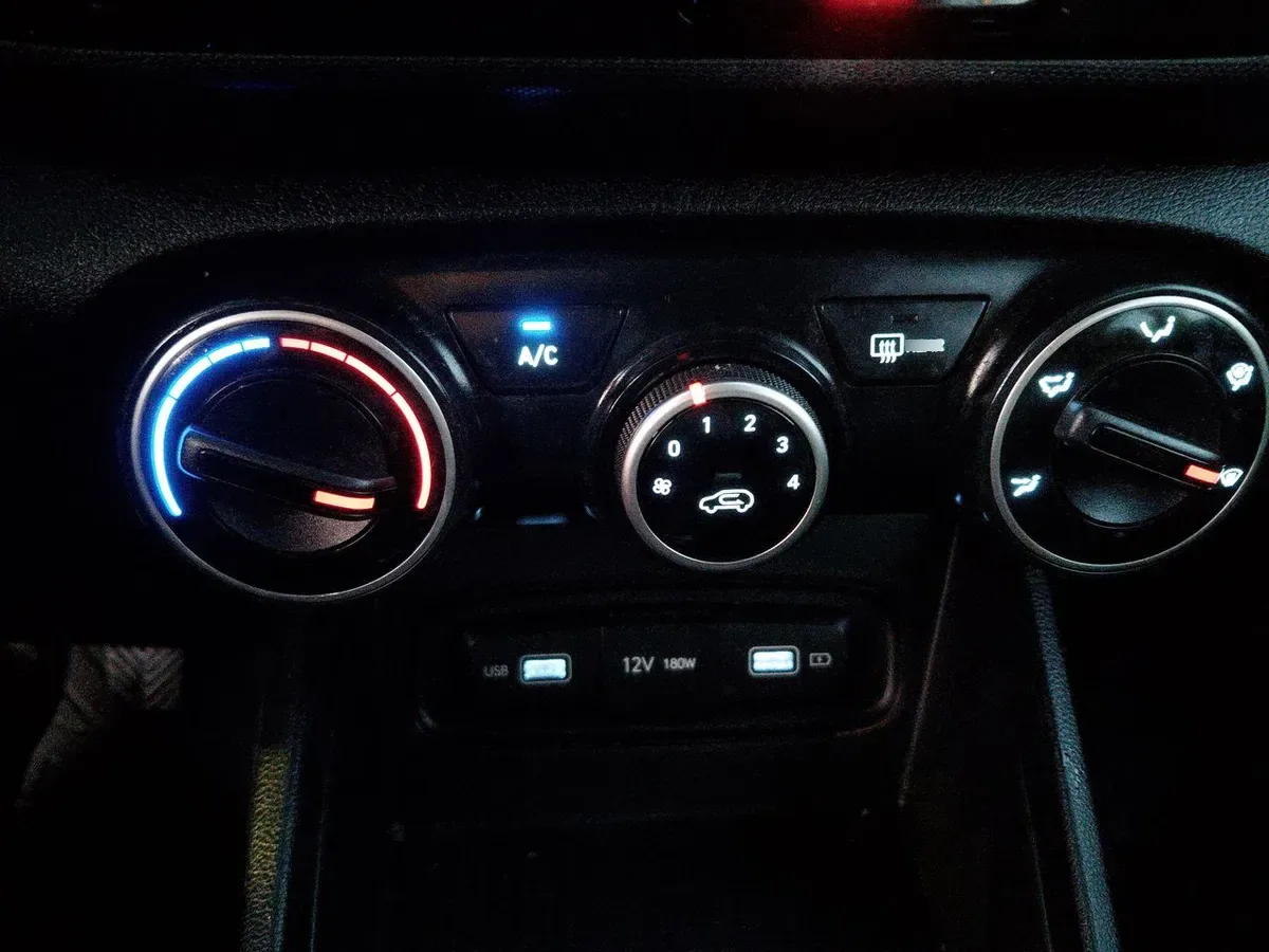 Hyundai Venue 1.6 Qx Plus 4x2 Mt 5p año 2023
