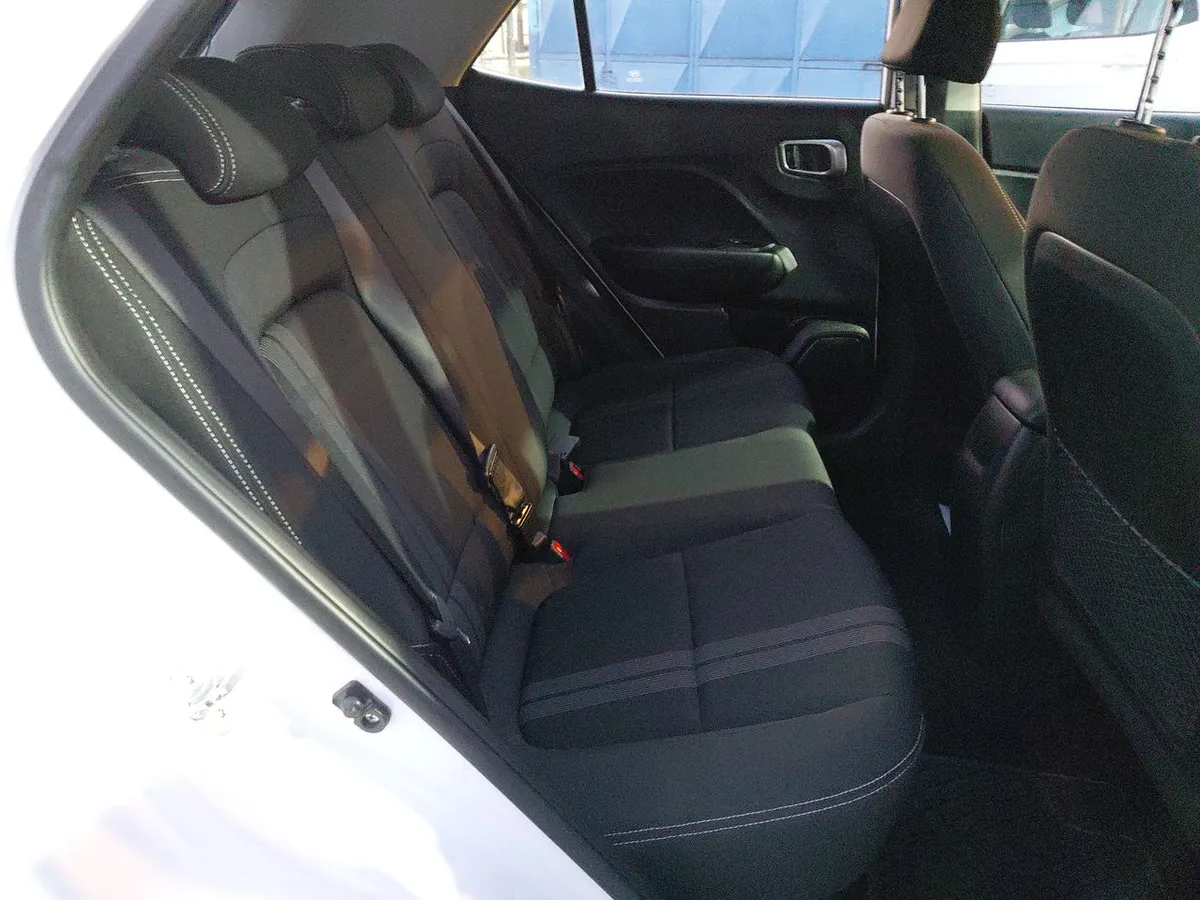 Hyundai Venue 1.6 Qx Plus 4x2 Mt 5p año 2023