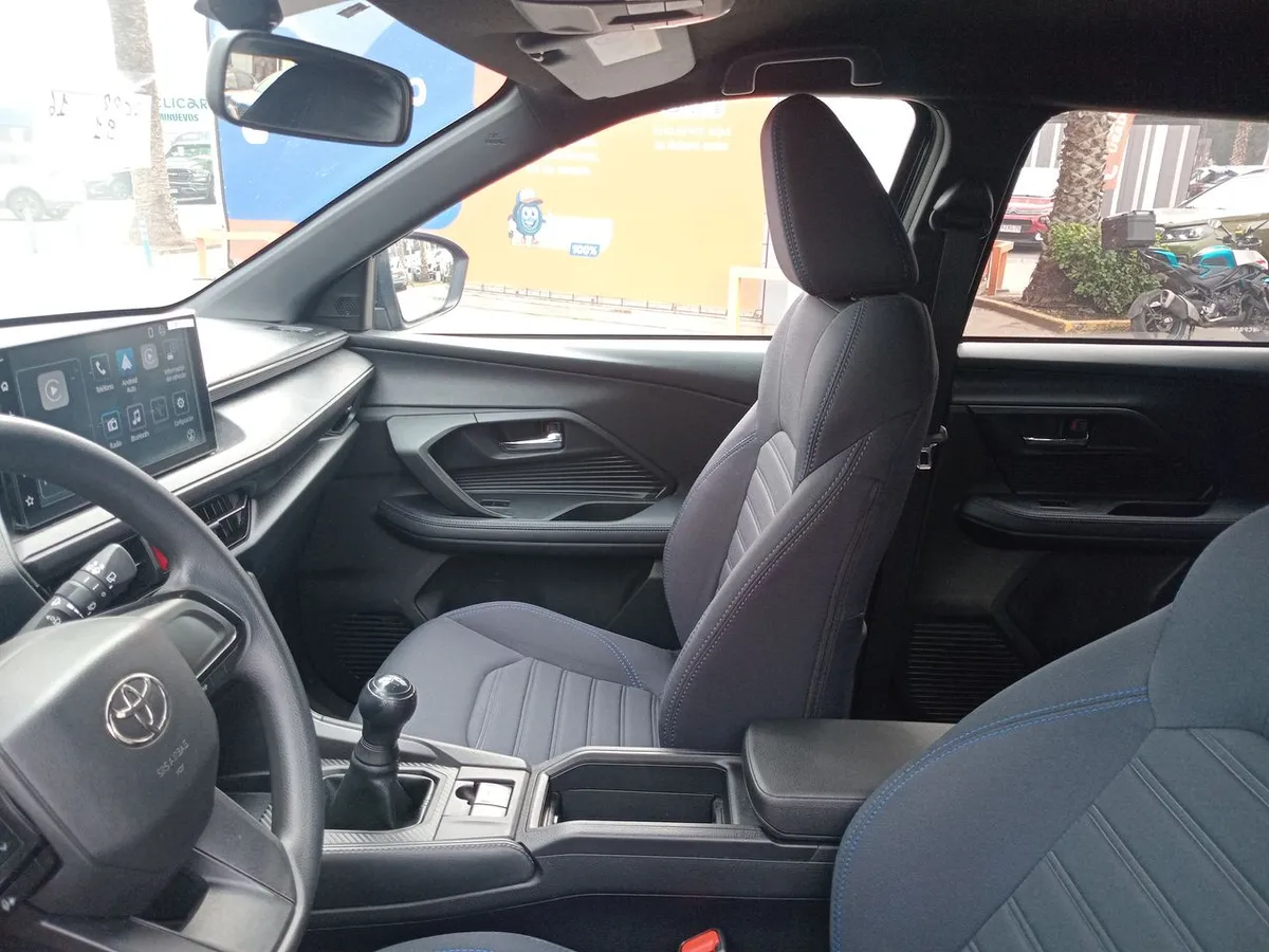 Toyota Yaris Cross 1.5 Xi 4x2 5mt 5p año 2025