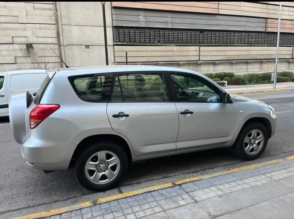 TOYOTA RAV4 2.0 Std 4x2 Mt 722ml3 año 2006