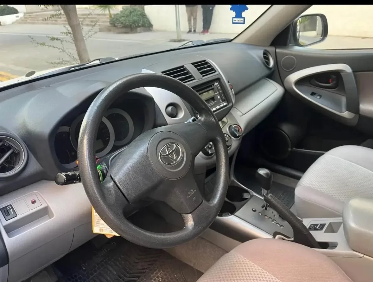 TOYOTA RAV4 2.0 Std 4x2 Mt 722ml3 año 2006