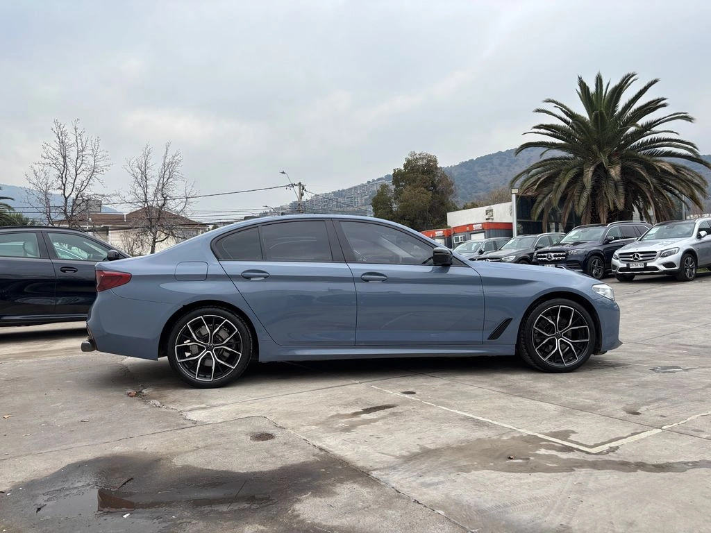 BMW 520 2.0 Executive 4x2 At 4p año 2020