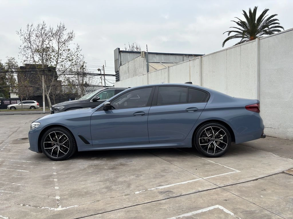 BMW 520 2.0 Executive 4x2 At 4p año 2020