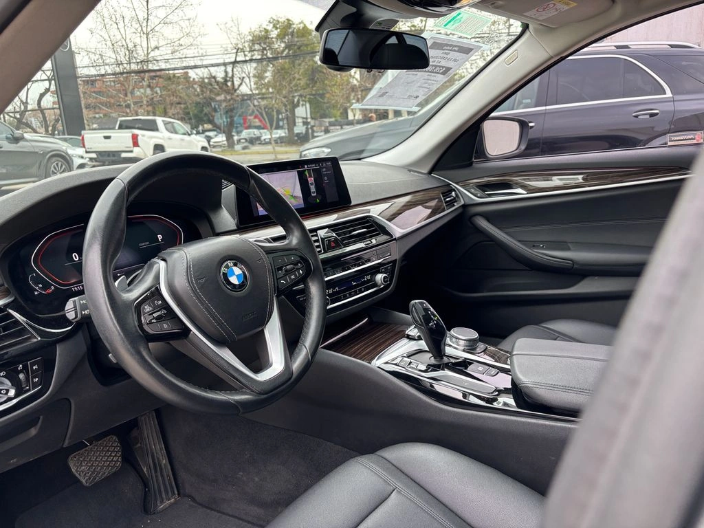BMW 520 2.0 Executive 4x2 At 4p año 2020