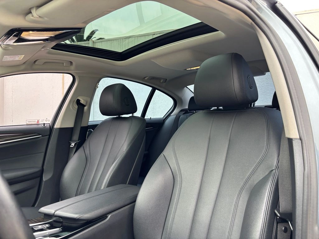 BMW 520 2.0 Executive 4x2 At 4p año 2020