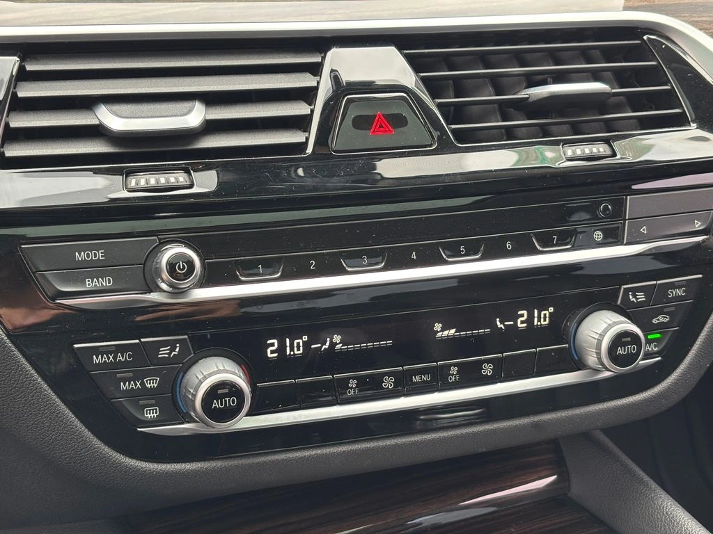 BMW 520 2.0 Executive 4x2 At 4p año 2020