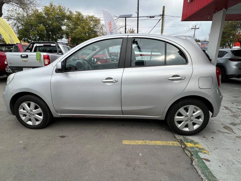 Nissan March Gl año 2014