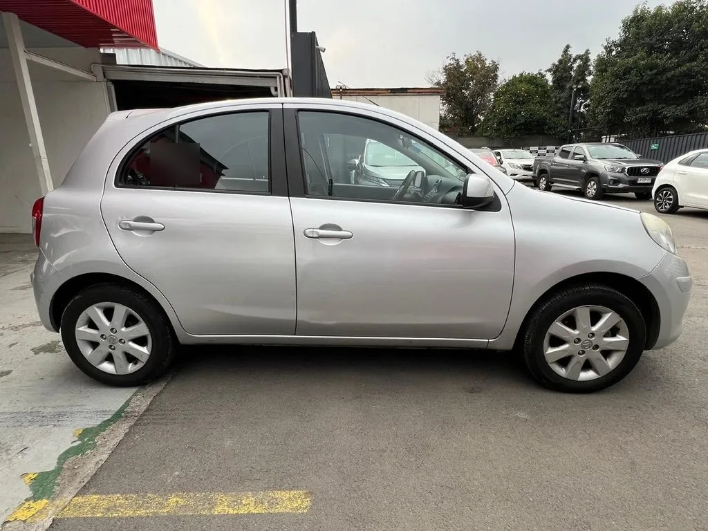 Nissan March Gl año 2014