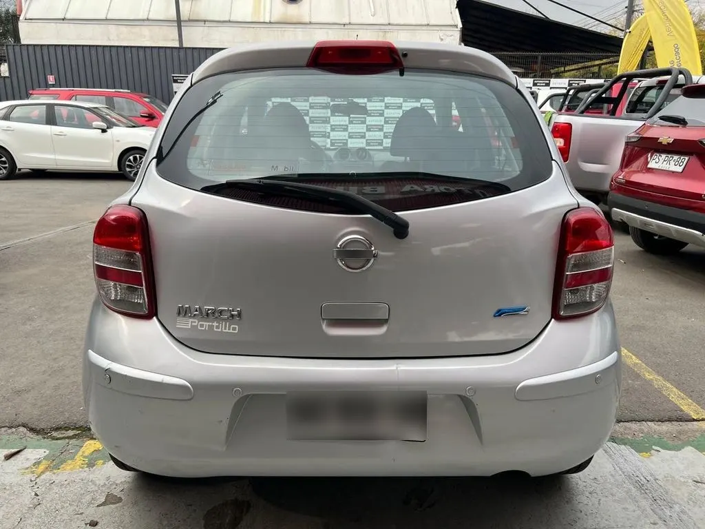 Nissan March Gl año 2014