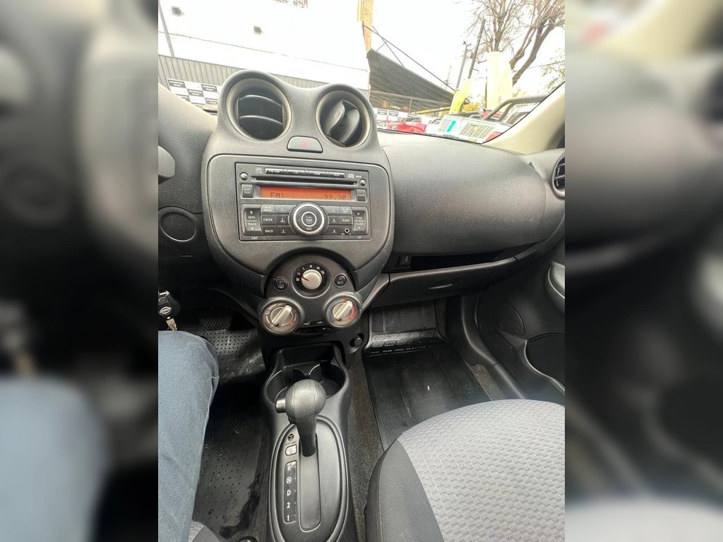 Nissan March Gl año 2014