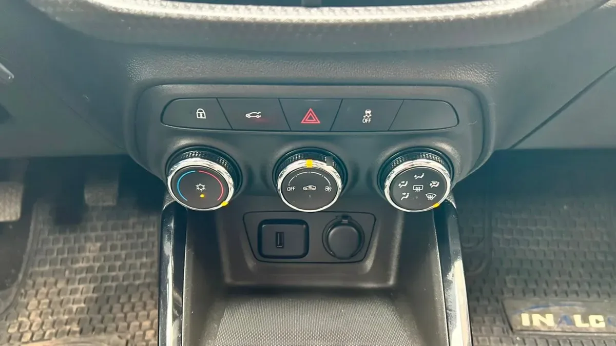 Chevrolet Onix Turbo Hb Rs 1.0 Mt año 2023