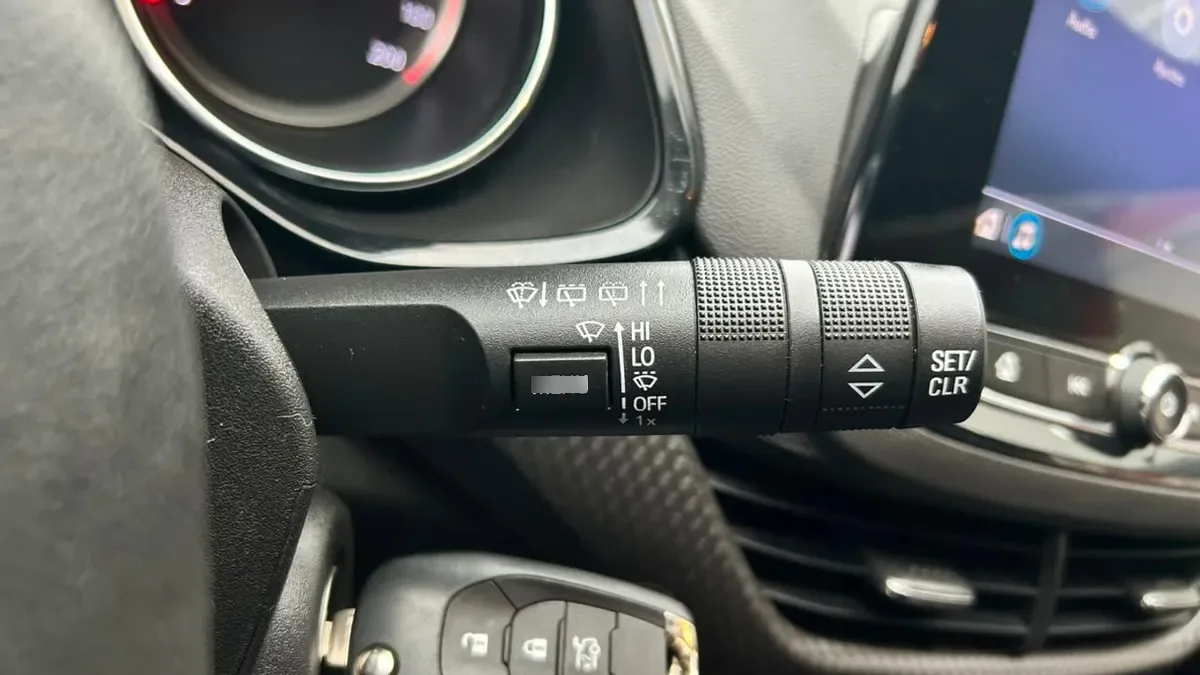 Chevrolet Onix Turbo Hb Rs 1.0 Mt año 2023