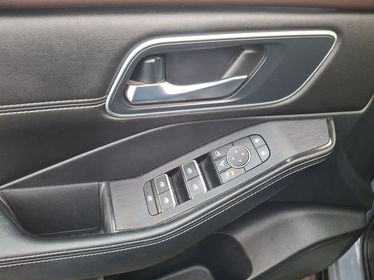 Nissan X-Trail 2.5 Exclusive 4x4 3row Cvt At 5p año 2024