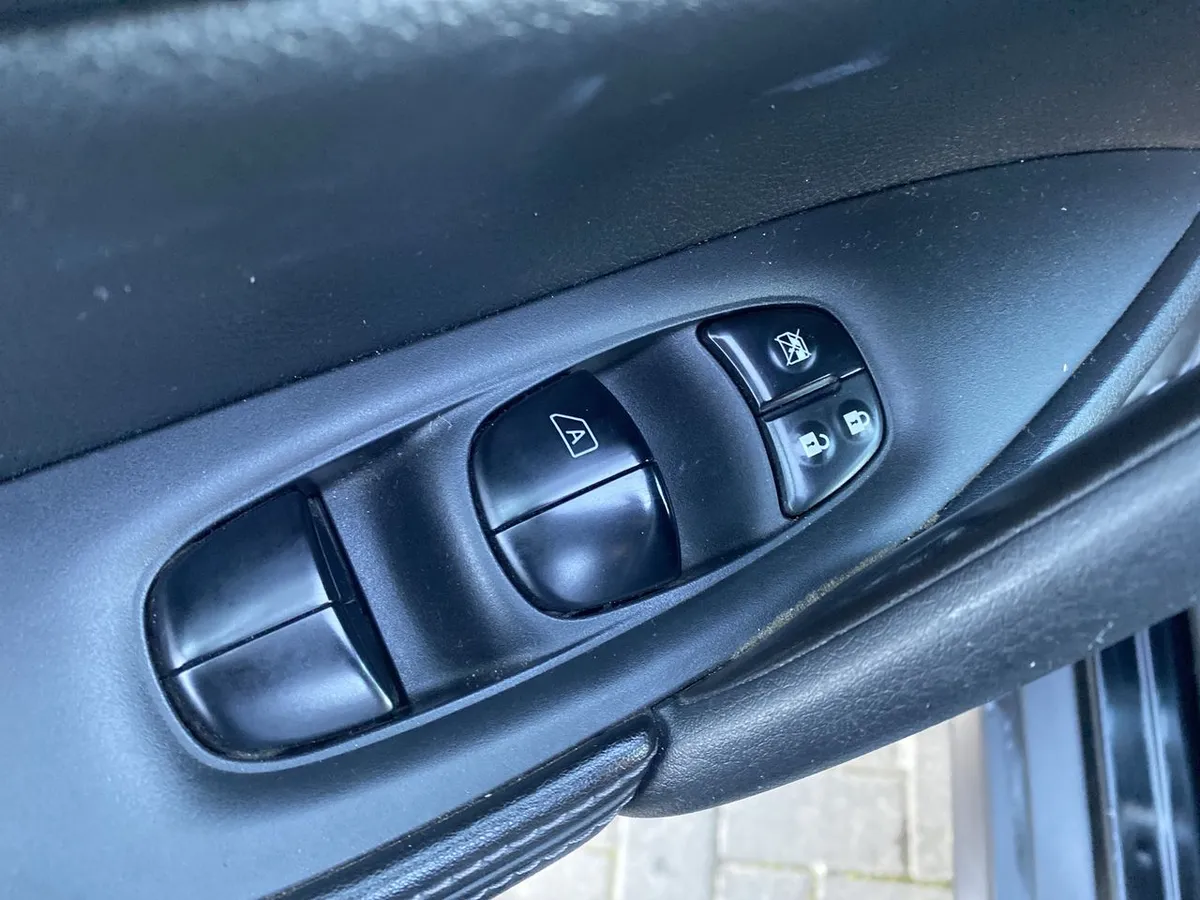 Nissan X-Trail 2.5 Sense 4x2 3row Cvt At 5p año 2023