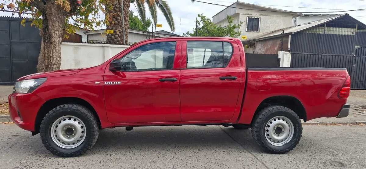 Toyota Hilux 2.4 4×4 Mt Sr Diesel año 2020