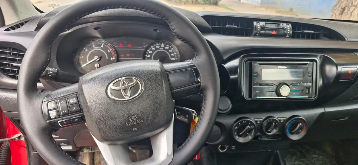 Toyota Hilux 2.4 4×4 Mt Sr Diesel año 2020