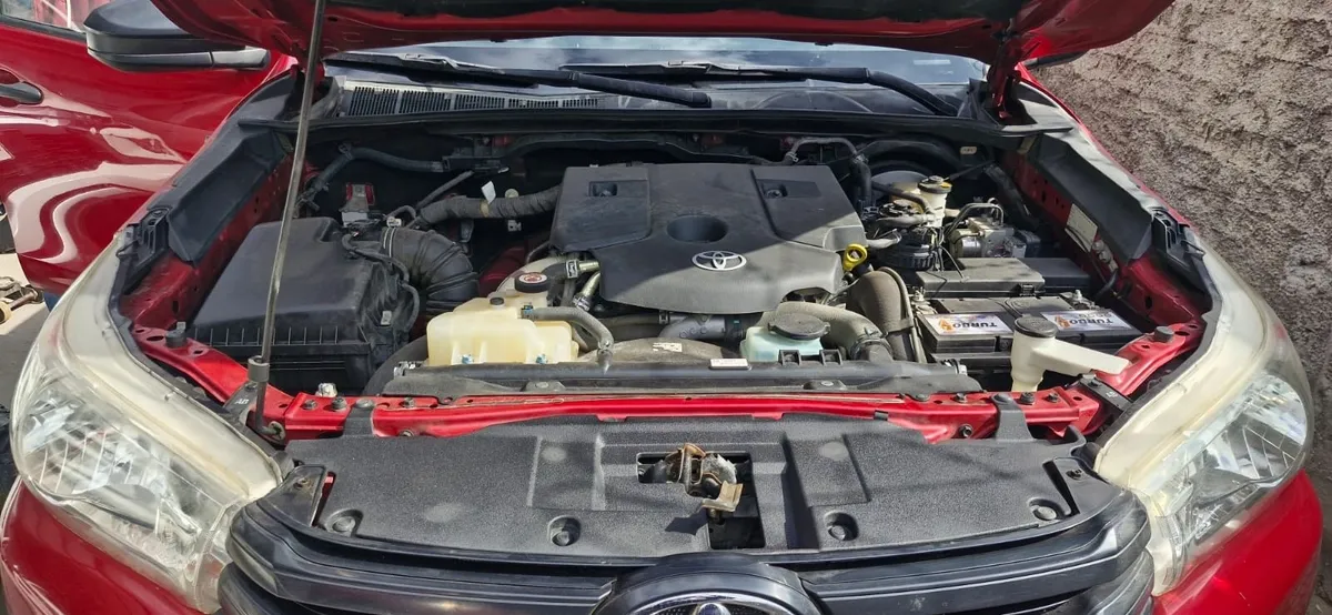 Toyota Hilux 2.4 4×4 Mt Sr Diesel año 2020