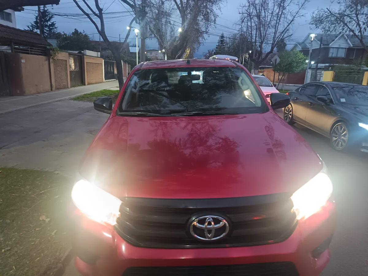 Toyota Hilux 2.4 4×4 Mt Sr Diesel año 2020