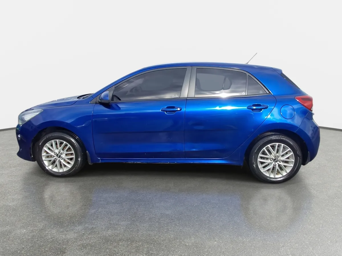 Kia Rio 5 1.4 Ex 4x2 Ac Ci 6mt 5p año 2021