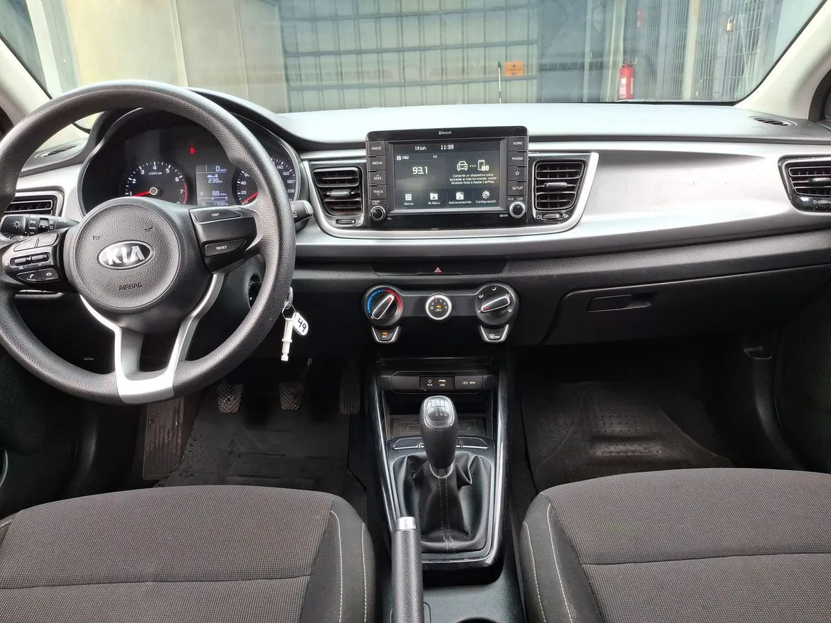 Kia Rio 5 1.4 Ex 4x2 Ac Ci 6mt 5p año 2021