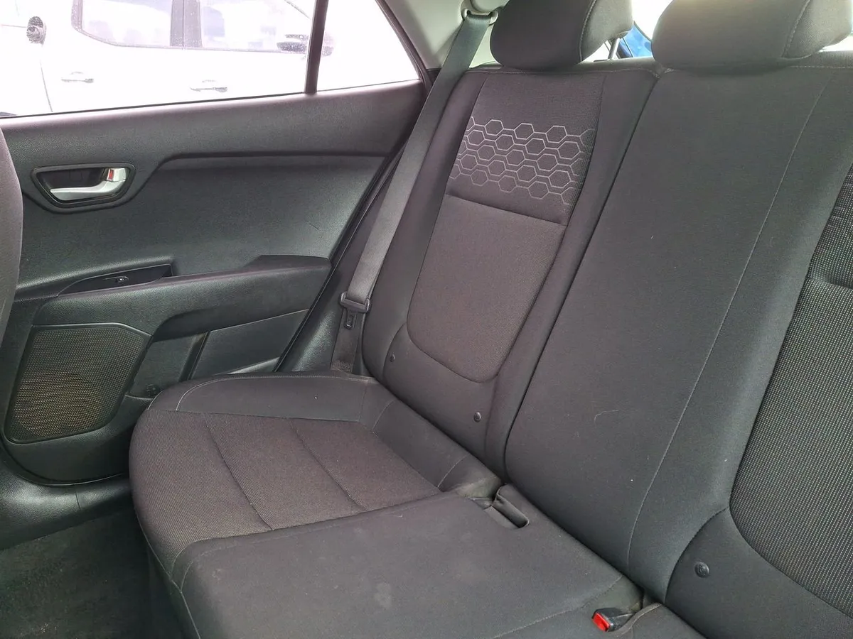 Kia Rio 5 1.4 Ex 4x2 Ac Ci 6mt 5p año 2021