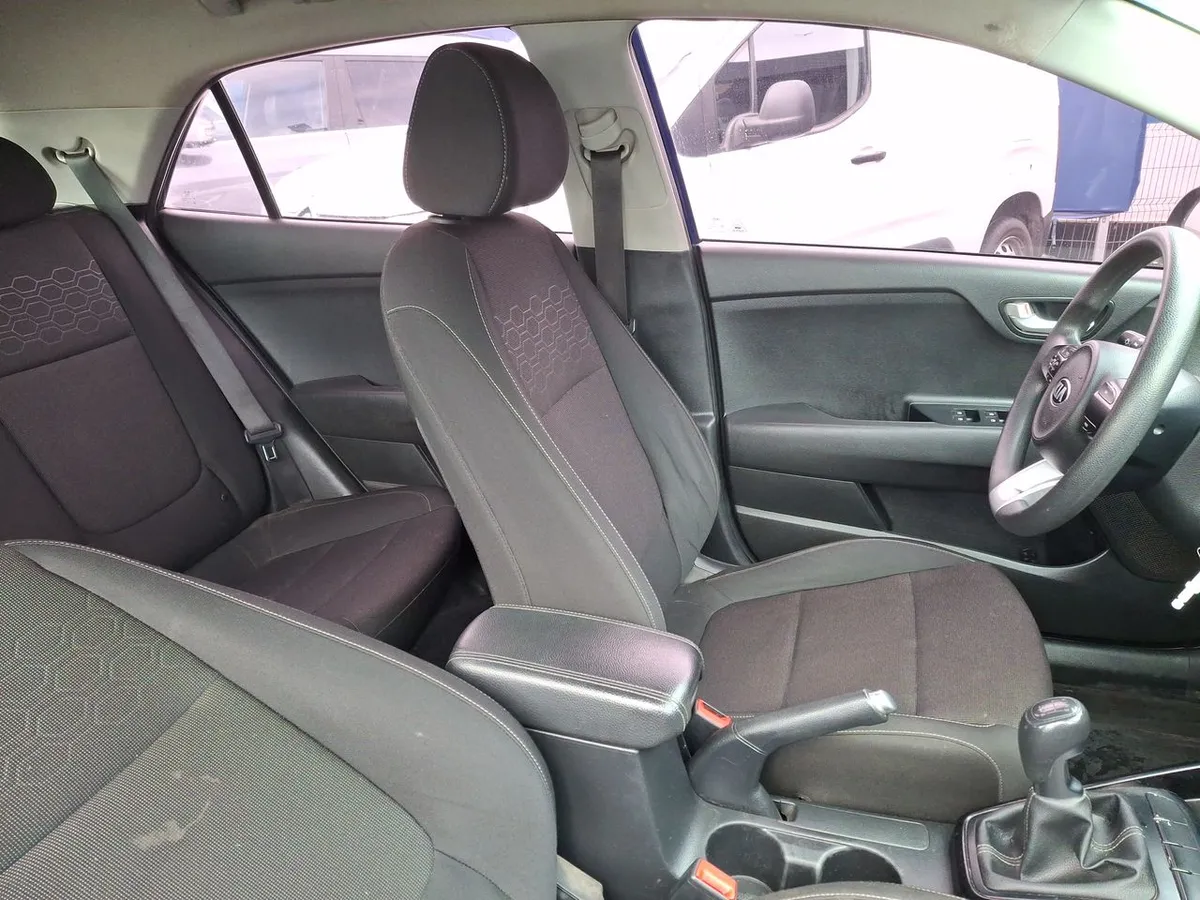 Kia Rio 5 1.4 Ex 4x2 Ac Ci 6mt 5p año 2021