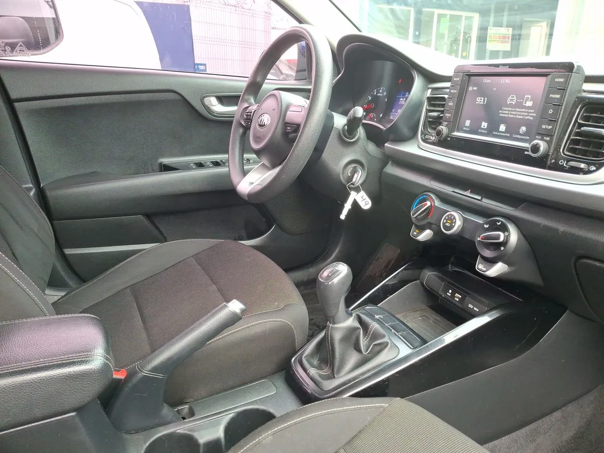Kia Rio 5 1.4 Ex 4x2 Ac Ci 6mt 5p año 2021