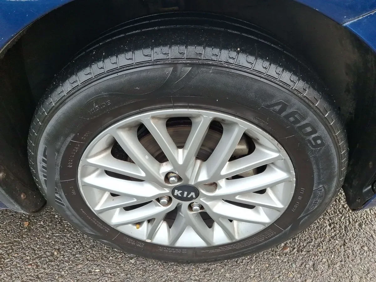 Kia Rio 5 1.4 Ex 4x2 Ac Ci 6mt 5p año 2021