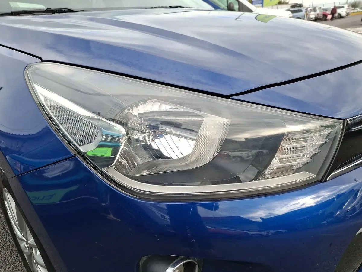 Kia Rio 5 1.4 Ex 4x2 Ac Ci 6mt 5p año 2021