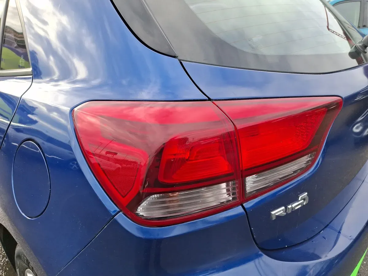 Kia Rio 5 1.4 Ex 4x2 Ac Ci 6mt 5p año 2021