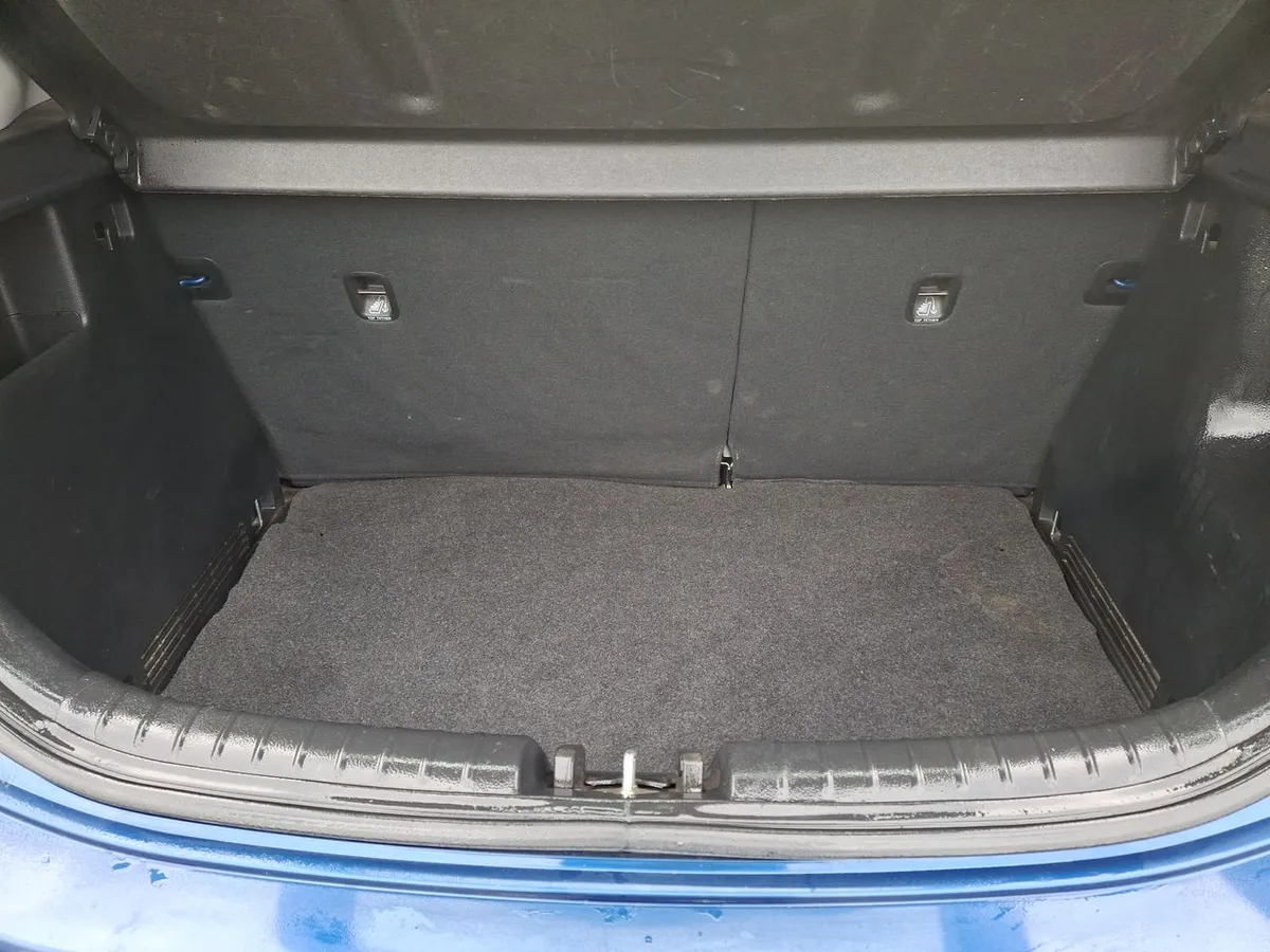 Kia Rio 5 1.4 Ex 4x2 Ac Ci 6mt 5p año 2021