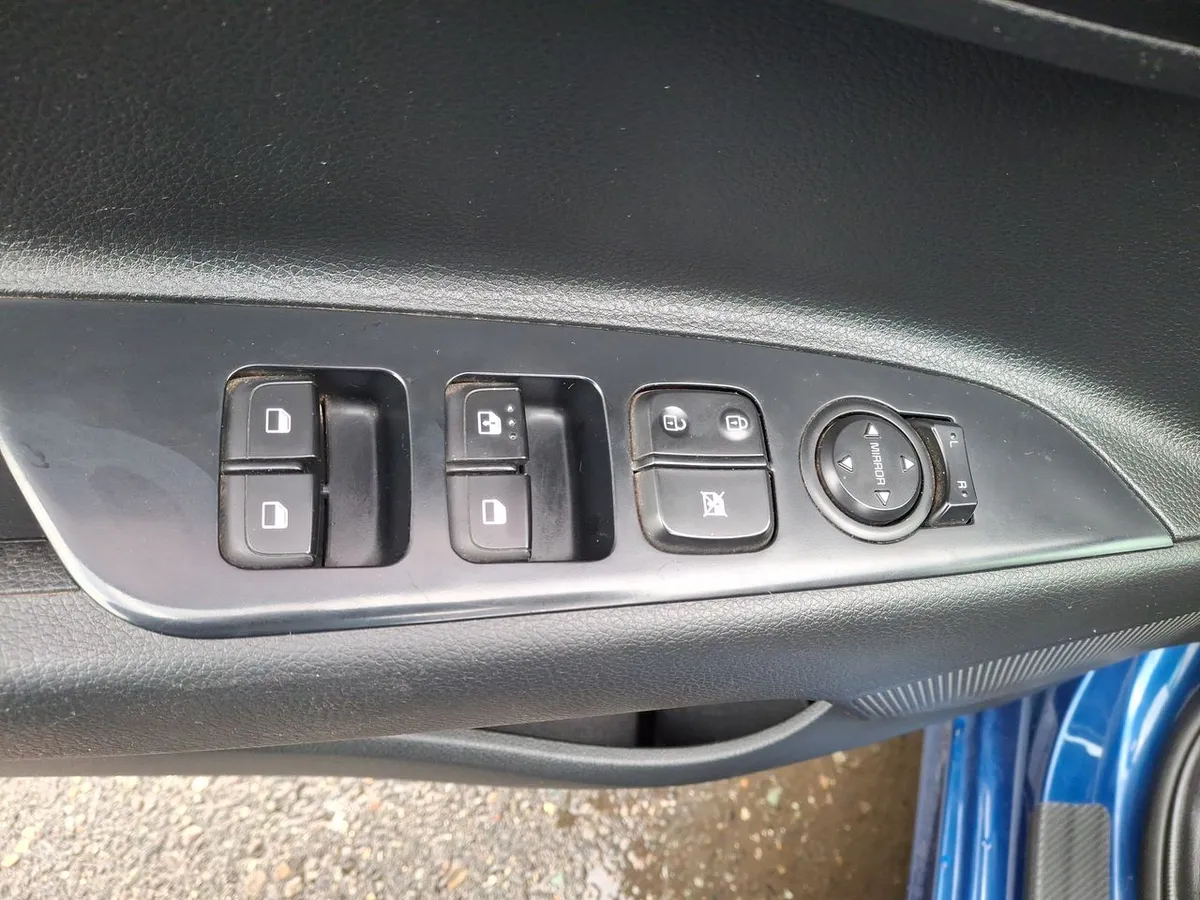 Kia Rio 5 1.4 Ex 4x2 Ac Ci 6mt 5p año 2021